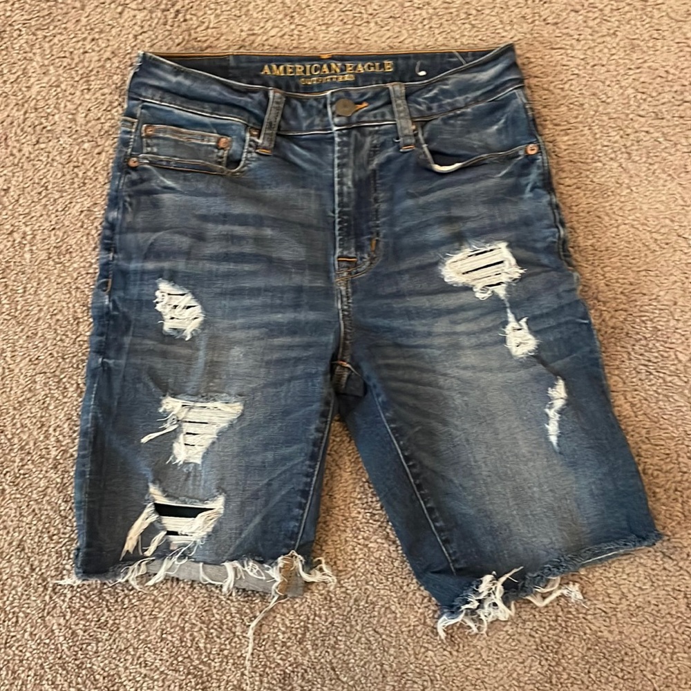 28 waist American eagle shorts
